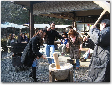 愛知県犬山市で、もち、餅つき大会